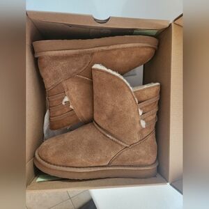 Bearpaw Women's Hickory Boots Sz 8